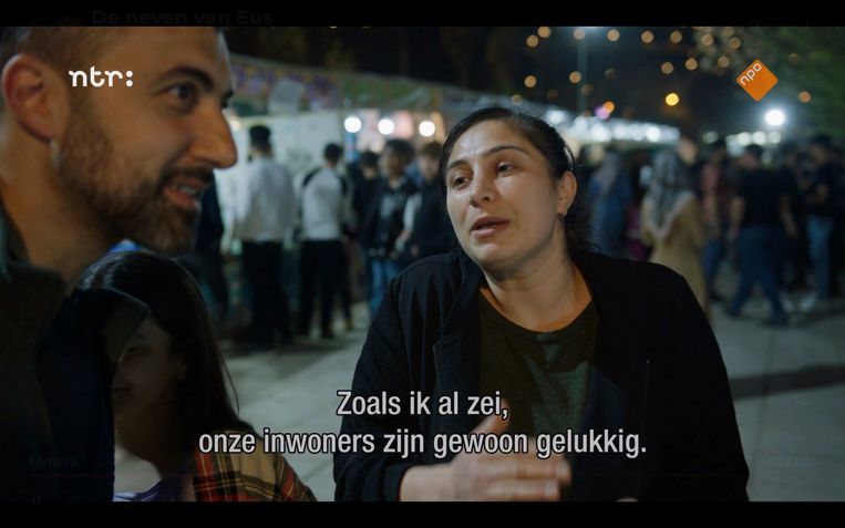 In de stad Sanliurfa is alles pais en vree, vertelt een bewoonster aan Özcan Akyol. Beeld 