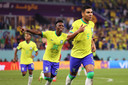 Casemiro loopt juichend weg, met Vinicius in zijn kielzog.