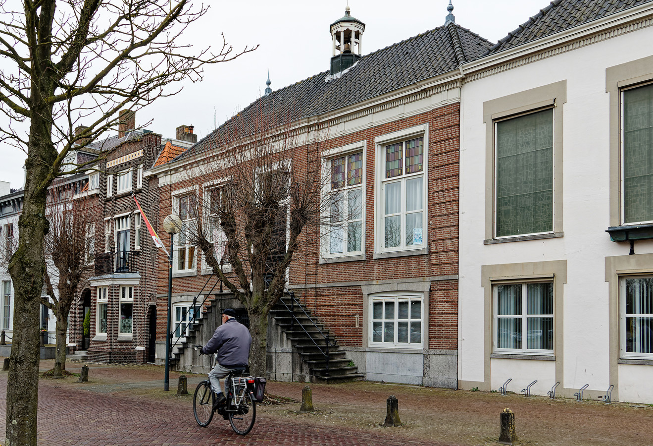 Oude raadhuis Gestel nu echt in de etalage kom maar op met die