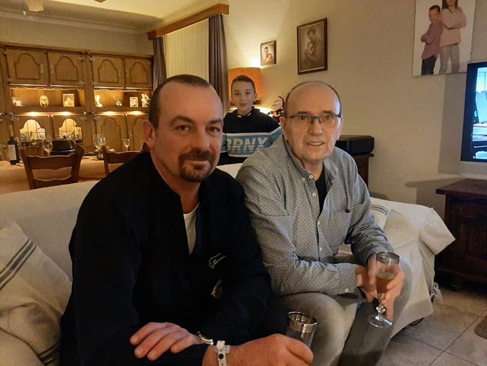 Ronny Barbier met zoon Marc die in de voetsporen van zijn vader ook aan de haven aan de slag is gegaan.