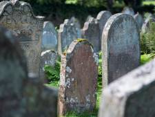 Veere ruimt 147 grafstenen, maar laat stoffelijke overschotten met rust 