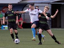 Piepjong SJVV slikt drie goals in half uur, De Braak krijgt laagvlieger Liessel pas laat op de knieën