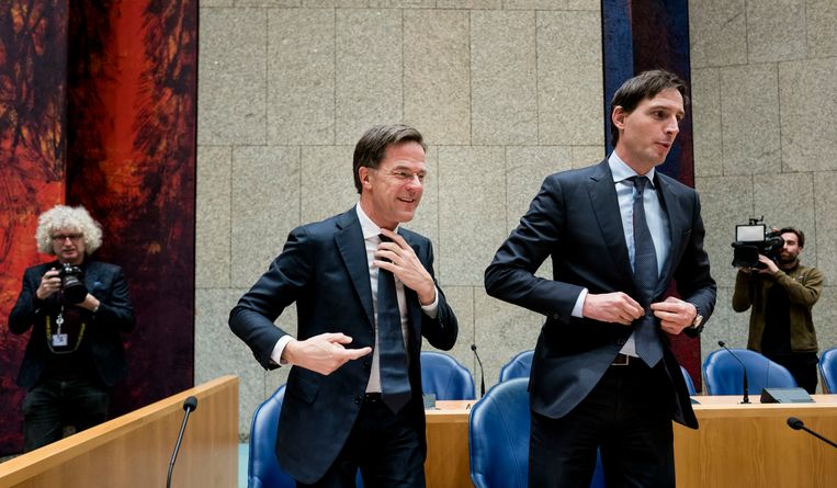 Premier Mark Rutte en Minister Wopke Hoekstra van Financiën staan in het zuiden van Europa bekend als vrekken. Veel Nederlanders waarderen hun houding echter. Beeld Freek van den Bergh