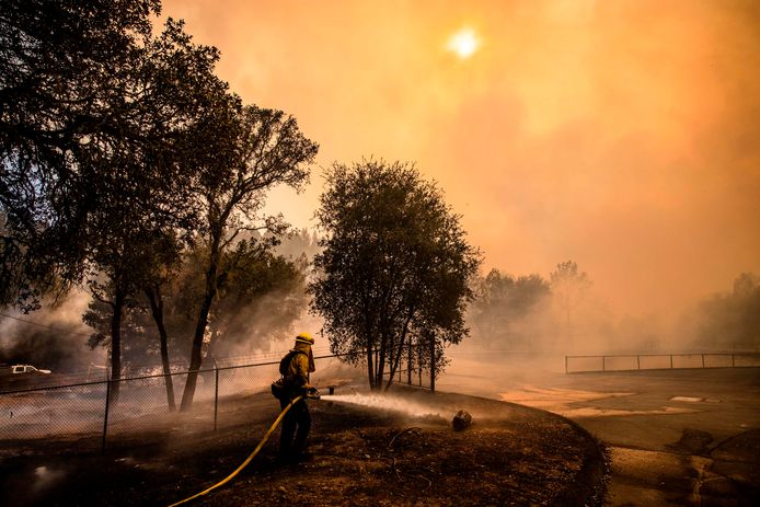 Brandweerlieden aan het werk in Napa Valley.