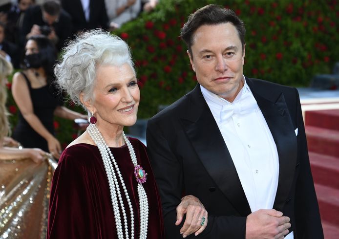 Maye en Elon Musk op het Met Gala