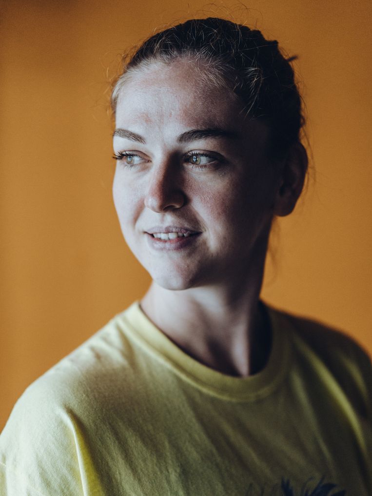 Emma Meesseman: ‘Ik krijg soms berichtjes van ­ouders van dove of slechthorende kindjes: 'Dankzij jou zien we dat ons kind een toekomst heeft.' Vroeger besefte ik niet hoe inspirerend mijn situatie kan zijn.’
 Beeld Thomas Sweertvaegher