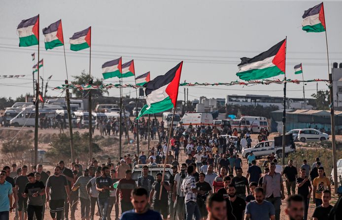 Palestijnse demonstranten aan de grens met Israël.
