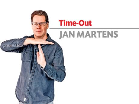 Column Jan Martens I Moederziel alleen lag het vlaggetje van de grensrechter langs de zijlijn