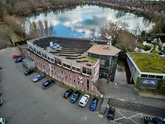Fort Bronsbergen in Zutphen. In het pand zat tot enkele jaren geleden een horecagelegenheid. In 2019 is het pand verkocht aan een vastgoedfonds, dat eind 2021 failliet ging. Het pand is nu opnieuw verkocht.