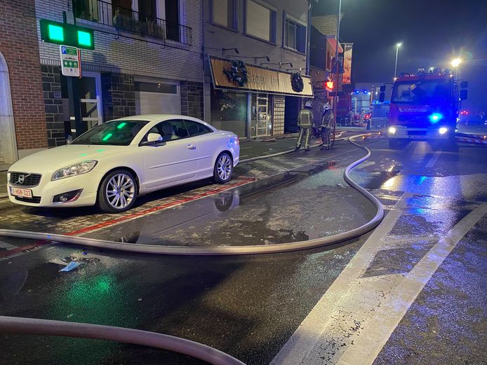 BONHEIDEN - In Bonheiden Dorp brak donderdagochtend een brand uit in de achterbouw van een beenhouwerij.