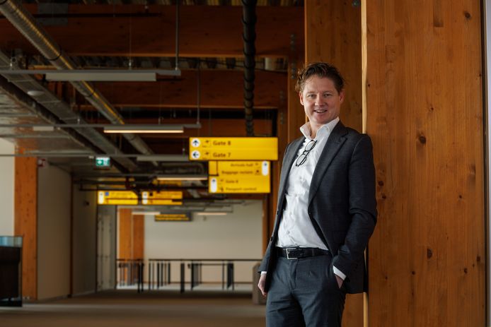 Jan Eerkens is sinds augustus directeur van Lelystad Airport. Hij is ervan overtuigd dat het vakantievliegveld open gaat.