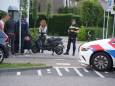 Scooterrijder rijdt van schrik tegen auto aan in Kaatsheuvel: gewond naar ziekenhuis