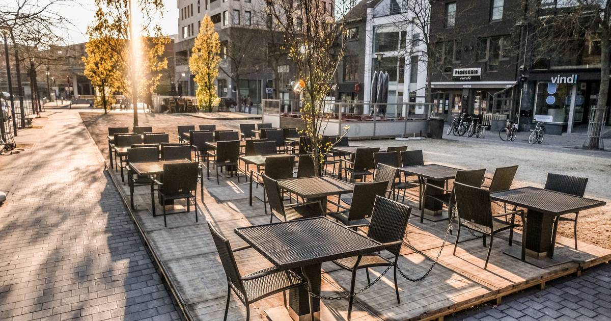 Veemarkt heeft nu houten terrasjes, om stofhinder te beperken “Vanaf