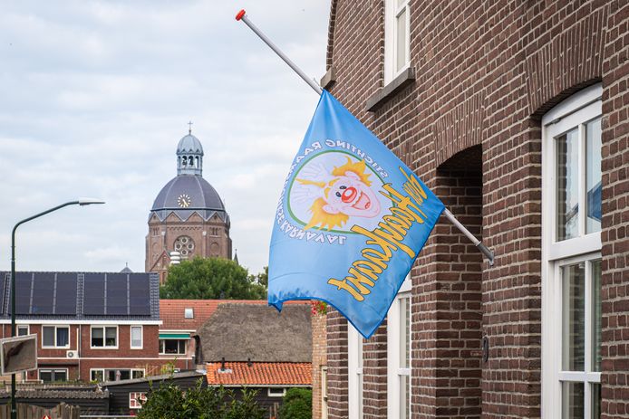 In verband met het overlijden van Patrick Marcelissen hangt in Raamsdonk de vlag halfstok.
