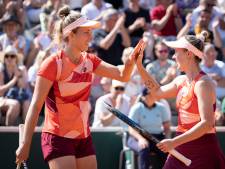 Elise Mertens poursuit sa route aussi en double