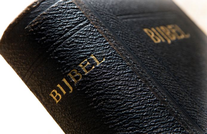 Een keer moest een man het land uit 'omdat er een bijbel bij hem was gevonden'.