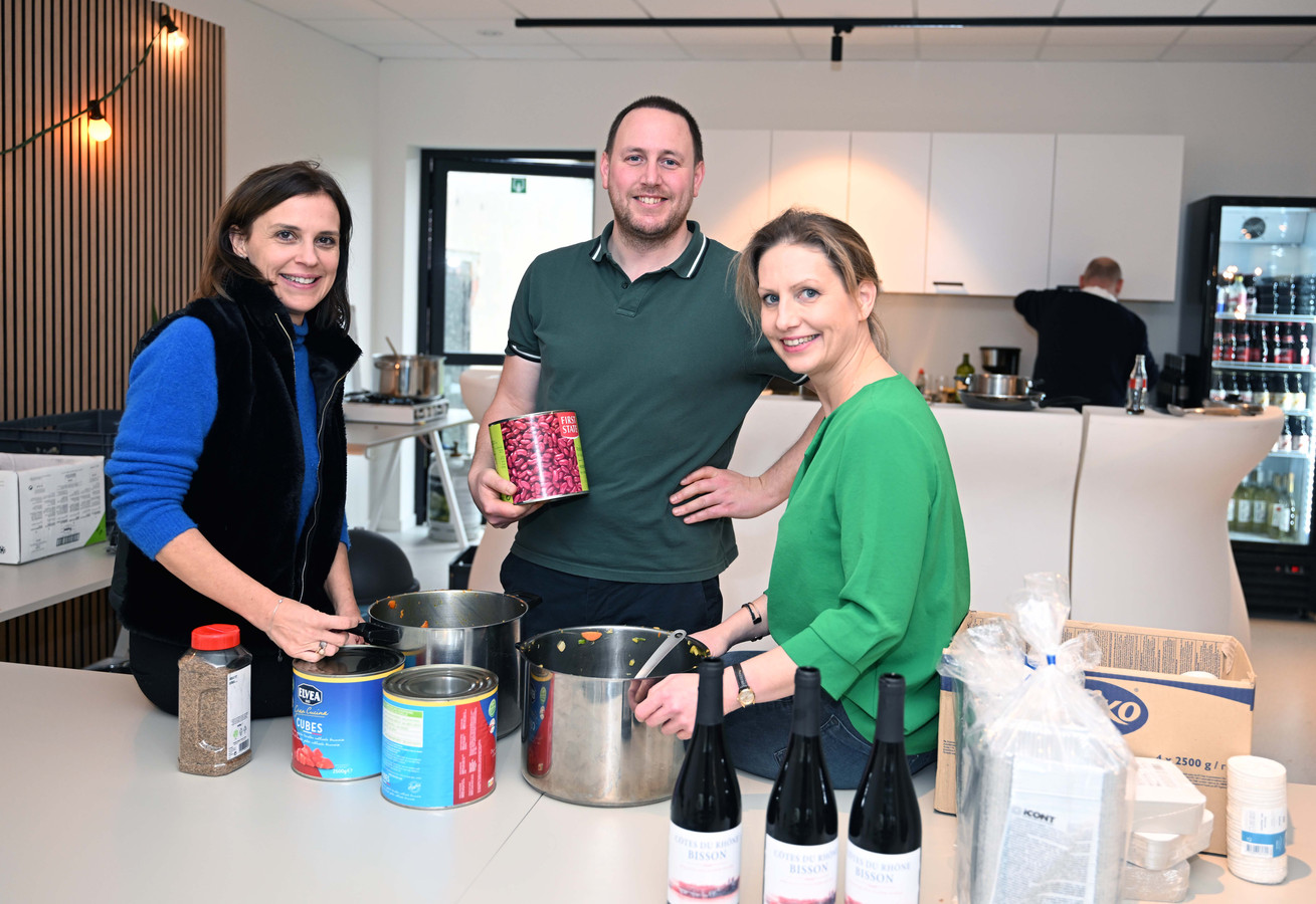 Lokale NVA afdelingen maken chili con carne voor De Warmste Week