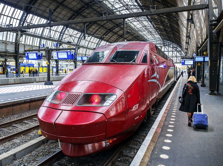 Париж амстердам поезд. Поезд Амстердам Париж. Поезд Thalys Brussel Amsterdam. Евростар Париж Амстердам фото. Париж Амстердам поезд внутри.