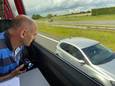 Een touringcar wordt ingezet om bestuurders te controleren op telefoongebruik in het verkeer.