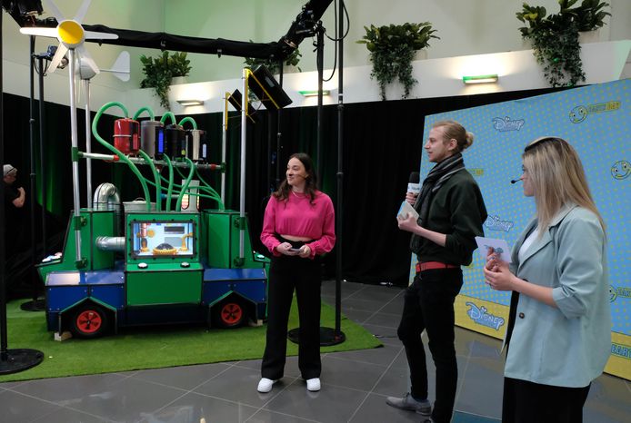 MECHELEN - In het Mechelse doe-centrum Technopolis werd het 'ultieme opruimapparaat' voorgesteld. Een kunstwerk van Lefki die zich liet inspireren op de inzendingen van het Earth Day Project.