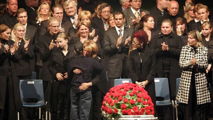 Hazes Uitvaart In De Arena Was Een Grote Gok Show Ad Nl