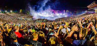 Uitkijken naar 200.000 muziekfans in één weekend: Pukkelpop en Tomorrowland opgetogen
