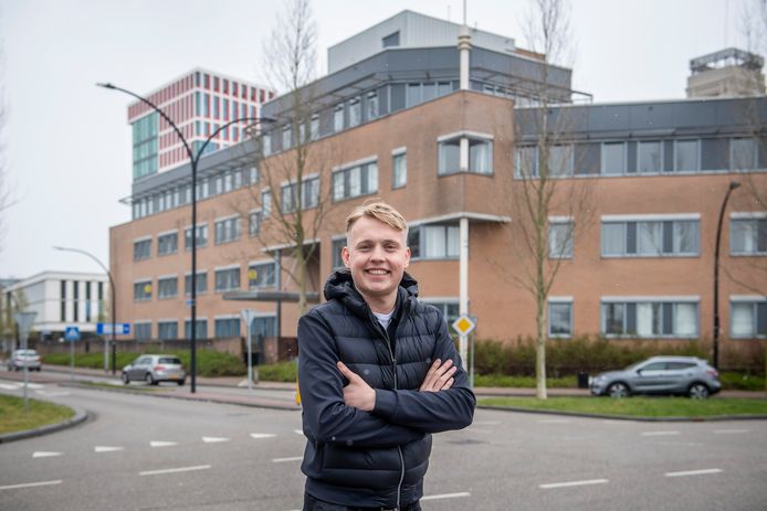 Locatiemanager Felix Wolberink bij het nieuwe kantoorpand van Dreesz aan het Stationsplein.