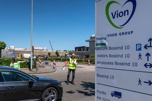 Vorige week nam Vion bij al haar productielocaties maatregelen om vervoer van medewerkers in volle uitzendbusjes te voorkomen.