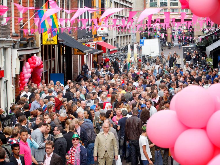 Reguliersdwarsstraat tijdens de Gay Pride. Beeld anp