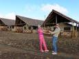 Erwin en Christel zien hun glamping lodge finaal vorm krijgen. Over een maand kunnen de eerste gasten in de luxetenten verblijven.