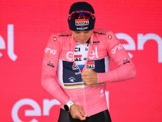 Drama voor Remco Evenepoel: drager roze trui uit Giro d’Italia na coronabesmetting