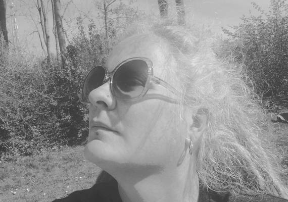 Nicole (46) verloor 2 partners en 2 kinderen: Mensen denken dat verlies normaal is geworden