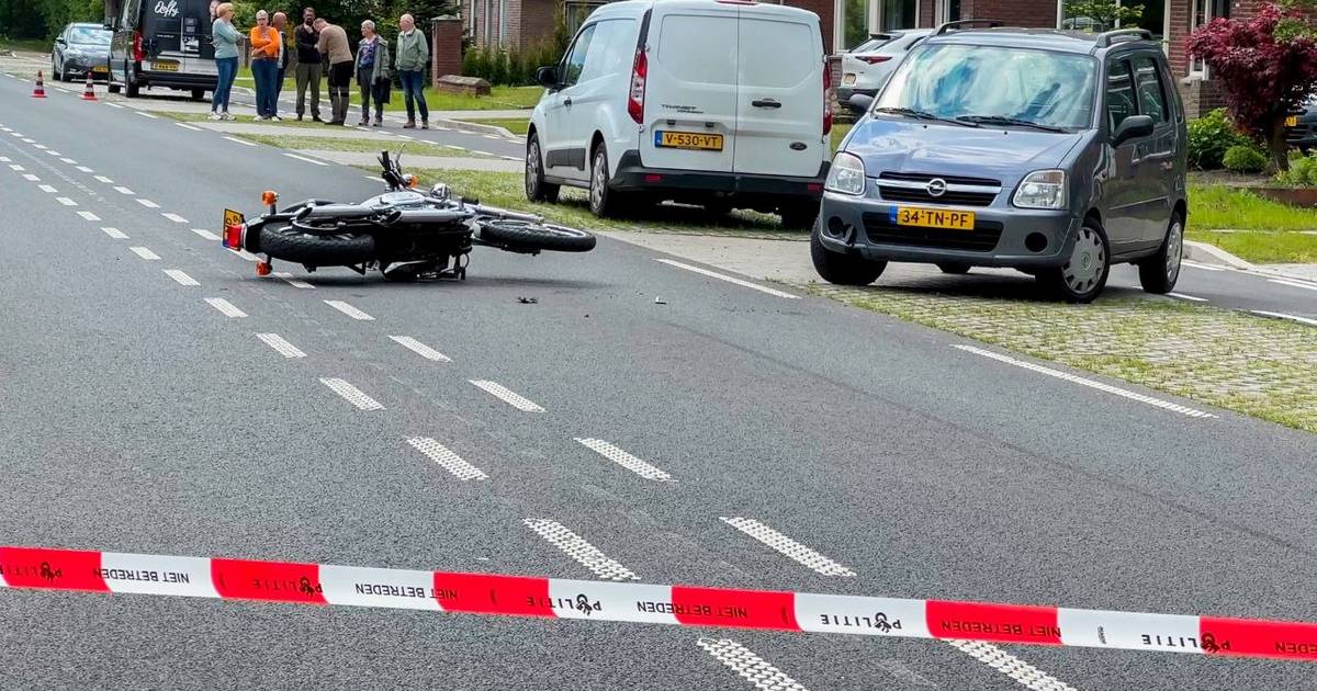 Motorrijder belandt in ziekenhuis na aanrijding in Haaksbergen.