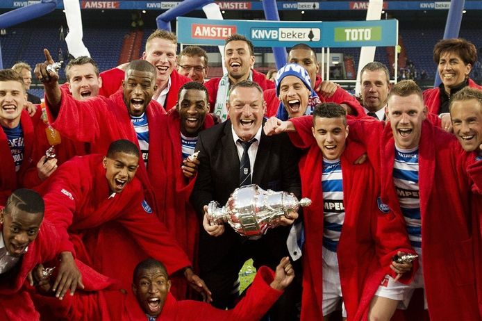 Trainer Ron Jans (midden) bezorgde PEC Zwolle in 2014 de KNVB-beker.