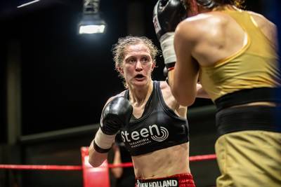 Uitstel titelgevecht Delfine Persoon dreigt na positieve dopingtest van WBC-kampioene Baumgardner