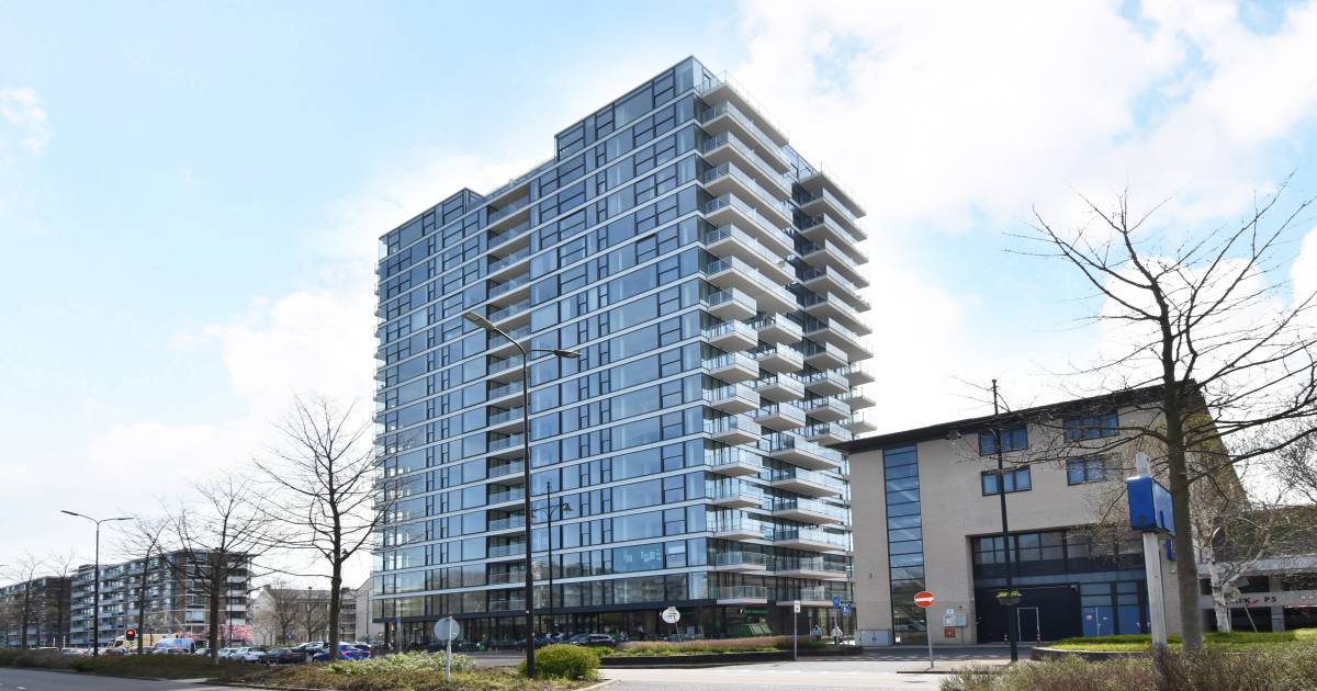 For sale, preferably in one sale 6900 apartments throughout the