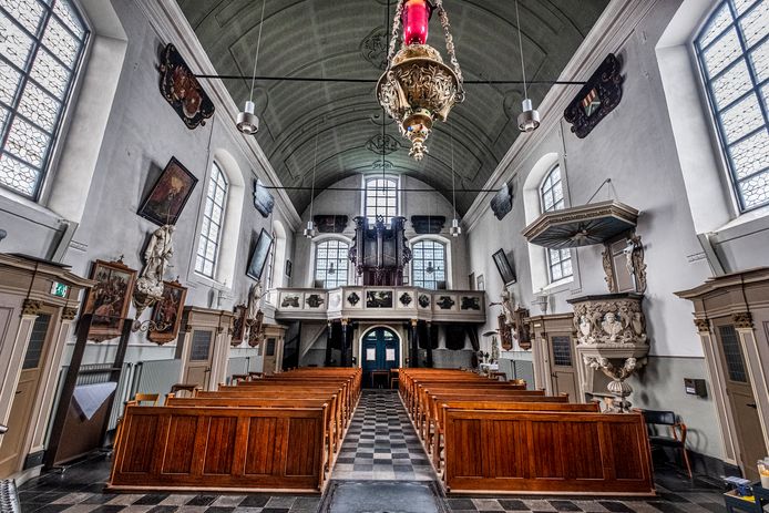 De Onze‐Lieve‐Vrouwekerk in Velp. Parochianen mogen duidelijk maken of hier kerkdiensten gehouden blijven worden.