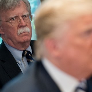 Live - John Bolton, oud-veiligheidsadviseur van Trump, aangeklaagd • Hoofd leger dat toeziet op aanvallen voor kust Venezuela stapt op
