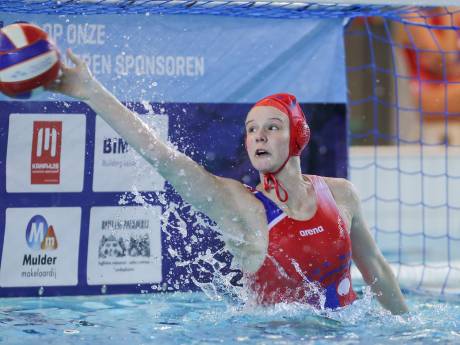 Waterpolo: vrouwen Ravijn dicht bij eerste doel, mannen met de rug tegen de muur