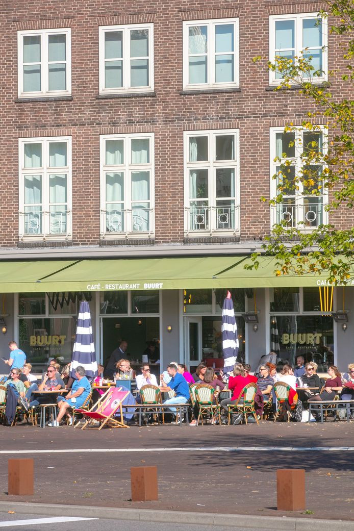 Ster barst Wegrijden Café Buurt start petitie om terras tot twaalf uur open te mogen houden: 'We  hebben nooit klachten gehad' | Den Bosch, Vught | bd.nl