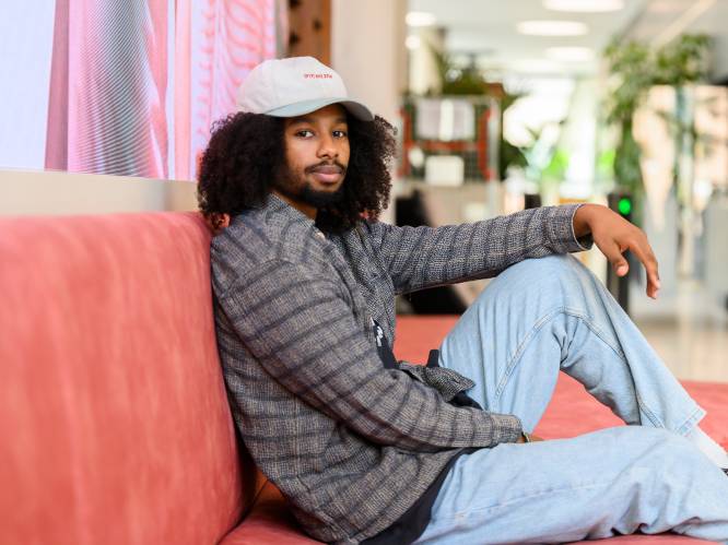 ‘Dertigers’-acteur Malik Mohammed verhuisde als kind uit Kenia: “Mijn mama verkocht haar enige jas om eten te kopen”