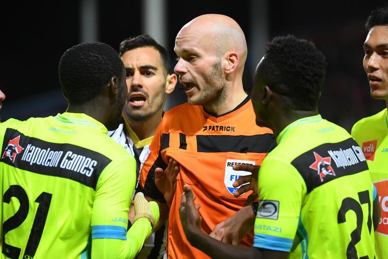 Scheidsrechter Sébastien Delferière in 2018. Beeld Photo News