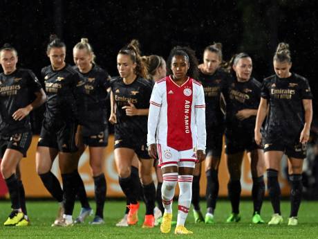 Coach Arsenal Vrouwen kon ogen niet geloven: ‘De doelen bij Ajax waren tien centimeter te klein’
