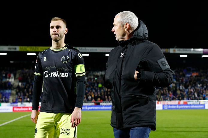 Danny Verbeek en toenmalig trainer Jack de Gier, die deze week op straat werd gezet.