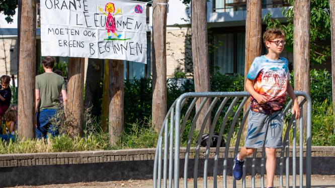 Nijmegen wil ultieme poging behoud speelveld, leerlingen De Buut in optocht naar stadhuis