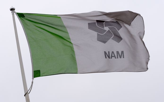 Een vlag van de NAM, foto ter illustratie.