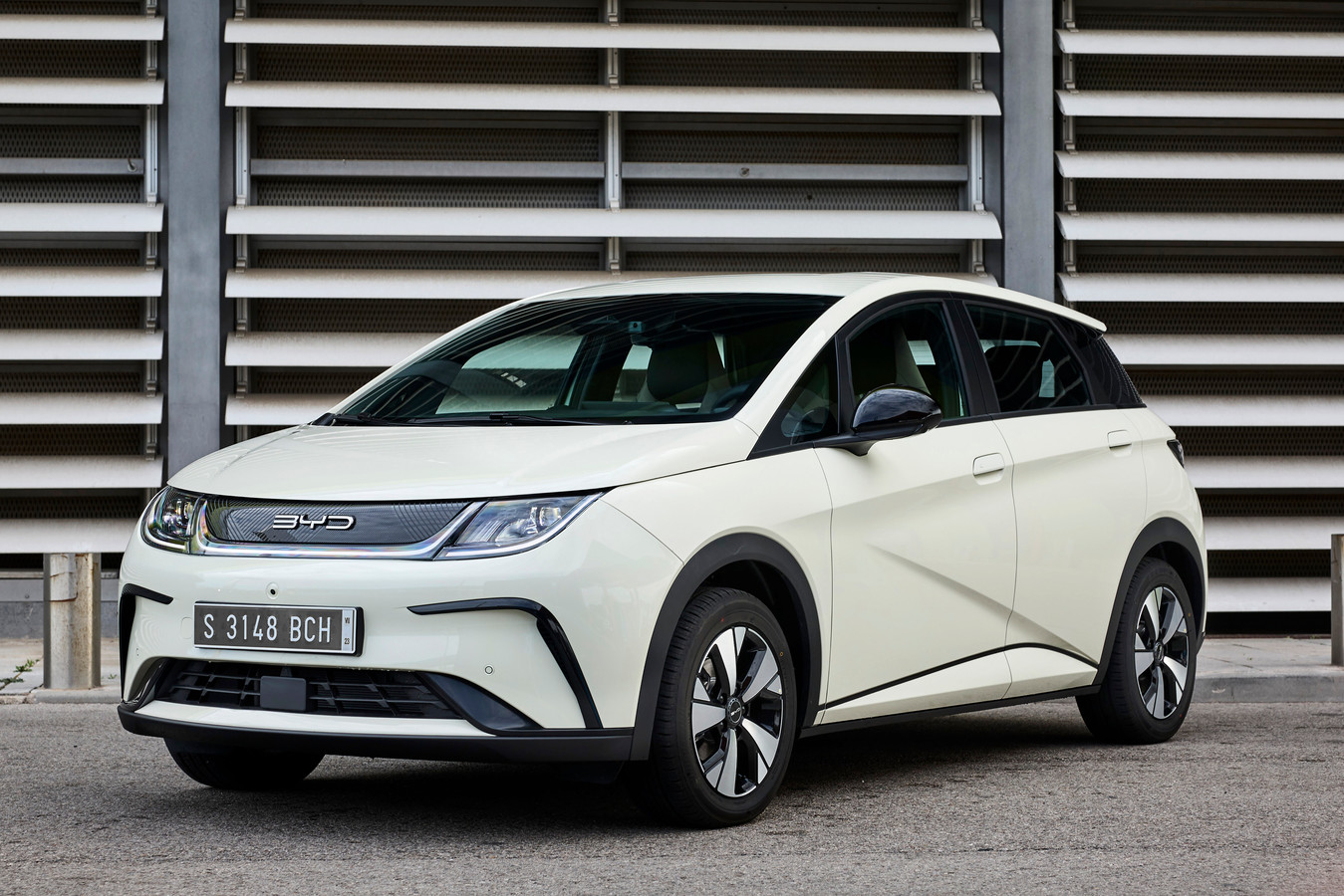 Deze nieuwe auto maakt elektrisch rijden betaalbaarder: BYD Dolphin dit ...