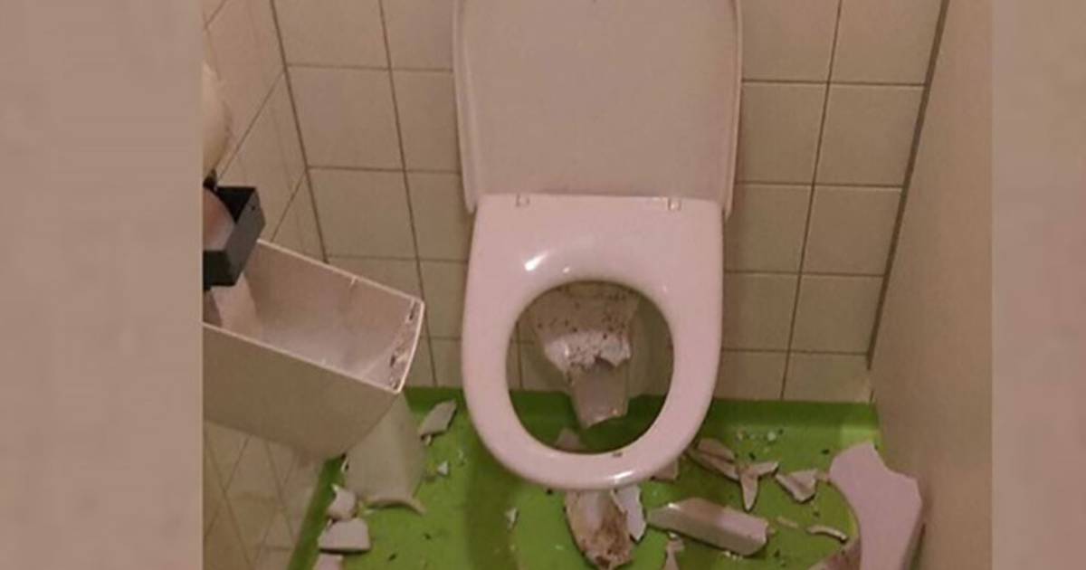 vmbo leerlingen blazen wc pot op met vuurwerk den haag ad nl