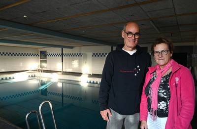 Tienduizenden kinderen haalden hun zwemdiploma dankzij Theo en Toos, maar nu stoppen ze ermee