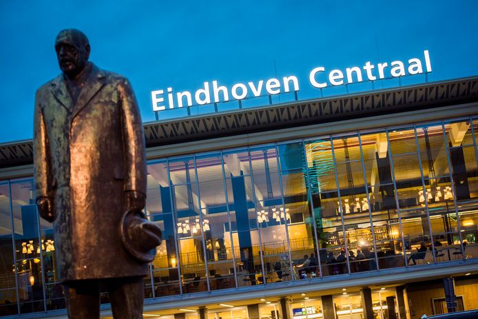 Onthulling nieuwe naam NS Station Eindhoven: Eindhoven Centraal.